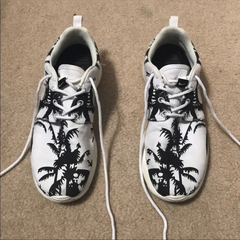 Palm Tree Nike Roshes 🌴